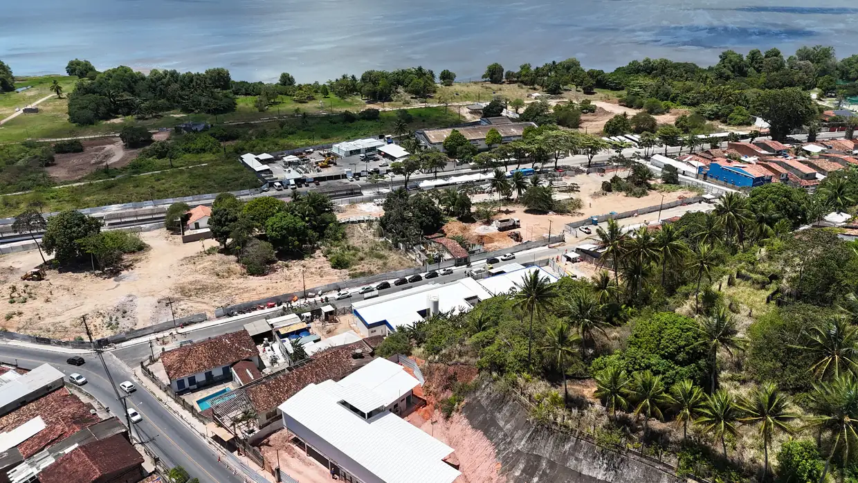 Vista aérea ampla da área das Obras Braskem